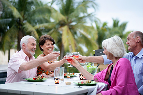 group-experience-dinner-couple.png